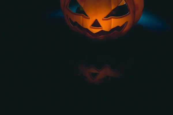 Zucca Inquietante Halloween Primo Piano Con Leggero Riflesso — Foto Stock