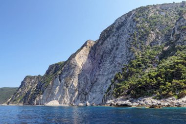 Cennet plaj bölümü hiç Beach Liapades Korfu Adası (Yunanistan)'adını verir. Tebeşir cliff Tortul kayalar