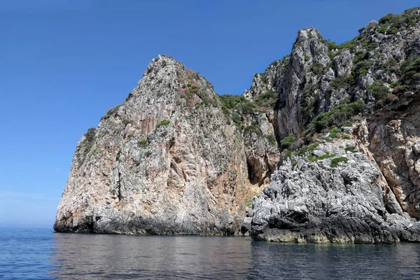 Formazione Rocciosa Sulla Spiaggia Paradisiaca Liapades Corfù Grecia Scogliera Sedimentaria — Foto Stock