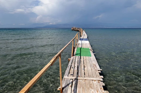 Πλωτή Προβλήτα Στην Παραλία Καλαμάκι Στο Νησί Της Κέρκυρας Ελλάδα — Φωτογραφία Αρχείου