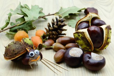 Sonbahar tinker kestane ve meşe palamudu hata ile sonbahar rakamlar. çocukluk tinker.