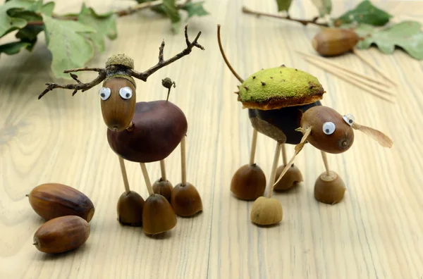 Criando Veados Feitos Bolota Castanha Figuras Tempo Outono Cortador Infância — Fotografia de Stock