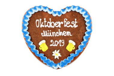 Oktoberfest Münih 2019 Gingerbread kalp beyaz izole arka plan ile. Ekim Festivali Münih (Almanya) mevsimlik bira bir olaydır. Geleneksel kalp kek.