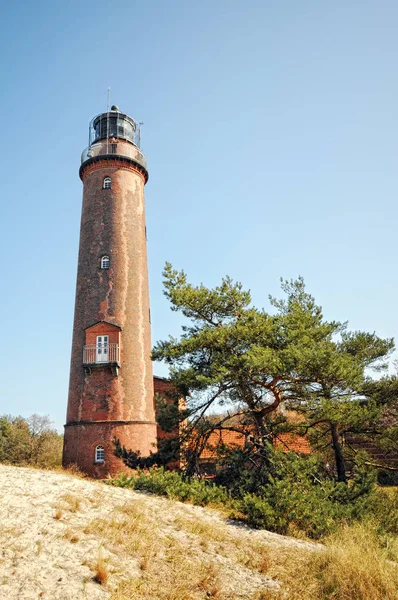 Man standing on top of  lighthouse on peninsula peak names Darss — Stock Photo, Image