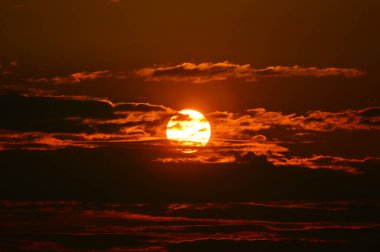   Yaz akşamında gün batımı