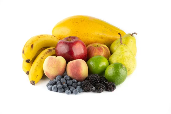 Grupa Owoców Białym Tle Banany Papaja Jabłka Gruszki Brzoskwinie Jeżyny — Zdjęcie stockowe