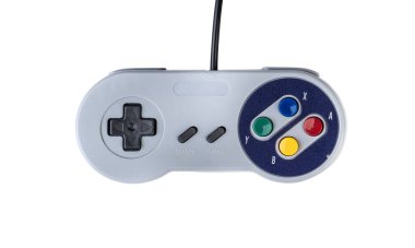 Beyaz arkaplan üzerinde klasik video oyunu denetleyici.