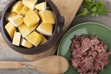 Brezilyalı tipik kabocha, kurutulmuş sığır eti içerikli..