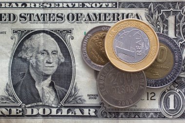 Latin Amerika bir dolardan fazla para eder. Brezilya parası, Uruguay, Arjantin ve Kolombiya parası.