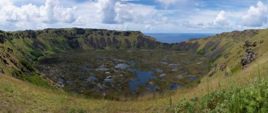 Ranu Kau volkan krateri panoramik fotoğraf Easter Adası, Rapa Nui.
