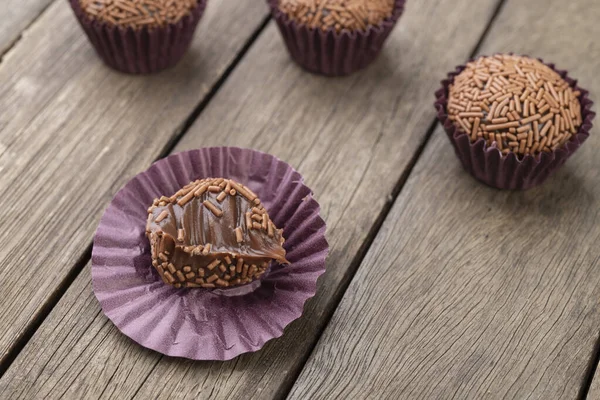 Típico Brigadeiros Brasileños Varios Sabores Sobre Mesa Madera — Foto de Stock