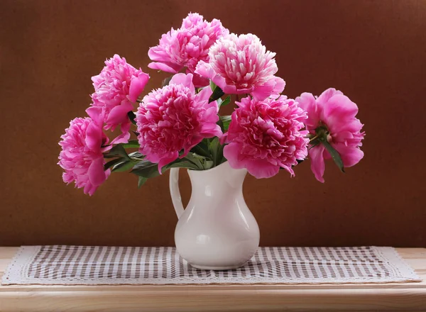 Bodegón Con Ramo Peonías Rosadas Flores Del Jardín Una Jarra —  Fotos de Stock