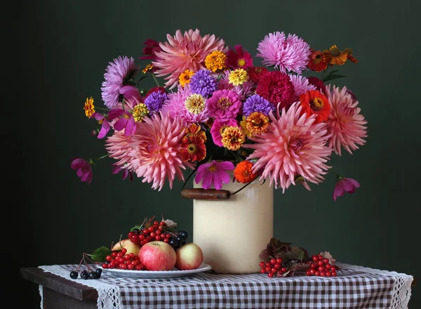 Nature Morte Automne Avec Bouquet Des Fruits Fleurs Jardin — Photo