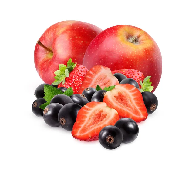 Rote Äpfel, schwarze Johannisbeeren und Erdbeeren isoliert auf weißem Ba — Stockfoto