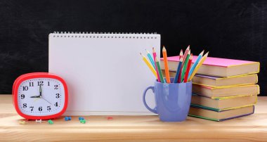 Okul hala hayat. Eğitim, eğitim. Metnin için boş boşluk.