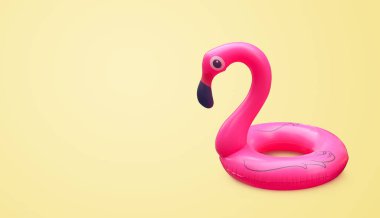 Sochi, Rusya - 16 Ağustos 2019: yüzmek için lastik halka, kesme yolu ile sarı arka planda flamingolar.
