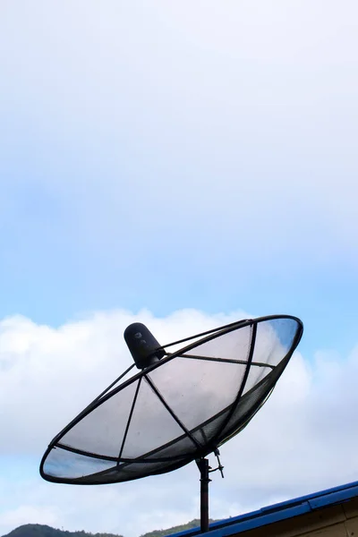 Rádiový Dalekohled Instalovaný Střeše Pod Jasnou Oblohou Severně Thajska — Stock fotografie