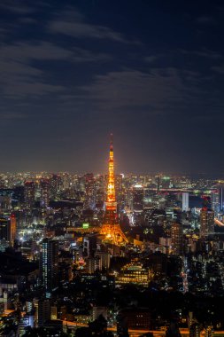 Tokyo kulesinin Tokyo 'daki gece manzarası Japonya