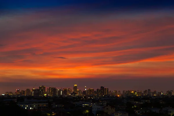 Natt Landskap Utsikt Över Staden Vid Solnedgången Tid Ligger Bangkok — Stockfoto