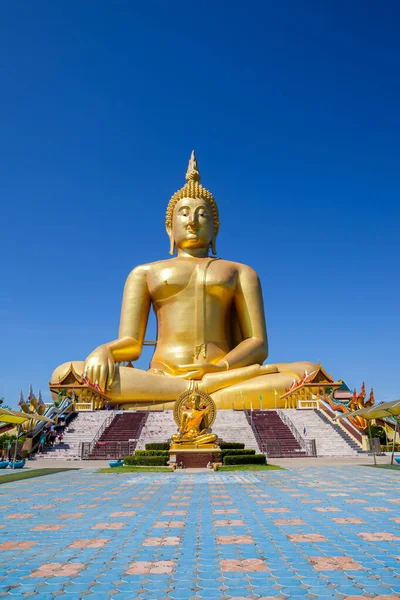 Golden Buddha Med Klar Himmel Bakgrund Ligger Vid Suphanburee Provinsen — Stockfoto