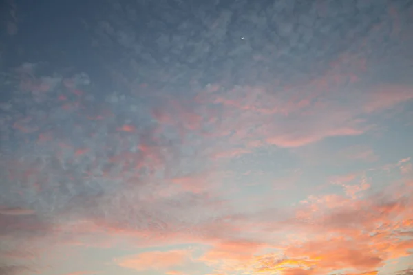 Färgglada Himlen Och Mjuk Vit Grumlig — Stockfoto