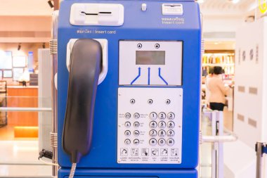 Havaalanında ankesörlü telefon tamir edildi