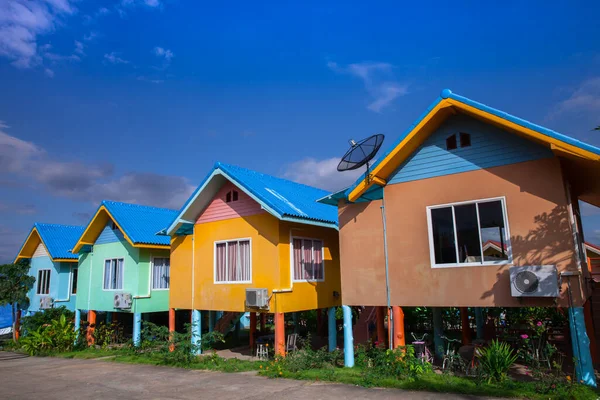 Colorida Casa Madera Bajo Cielo Despejado Ubicación Noreste Tailandia — Foto de Stock