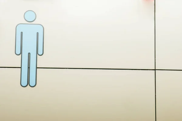 Чоловічий Туалетний Знак Білим Цементним Фоном Аеропорту — стокове фото