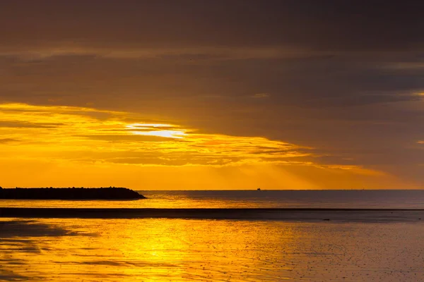 Salida Del Sol Reflexión Sobre Playa Océano Tropicana Ubicación Del —  Fotos de Stock