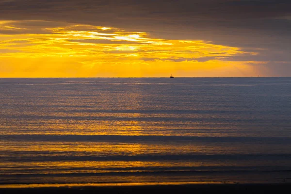 Nascer Sol Reflexo Praia Oceano Tropicana Localização País Sul Tailândia — Fotografia de Stock