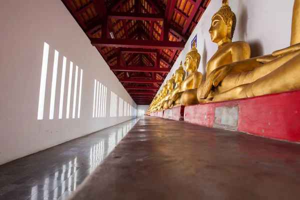 Buddha Dorato All Interno Dell Edificio — Foto Stock