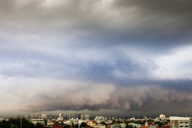 Yağmur mevsiminde bulutlu şehir manzarası Bangkok Tayland 'ın merkezinde.
