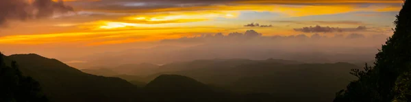 Top Van Berglandschap Uitzicht Onder Kleurrijke Hemel Van Zonsondergang Locatie — Stockfoto