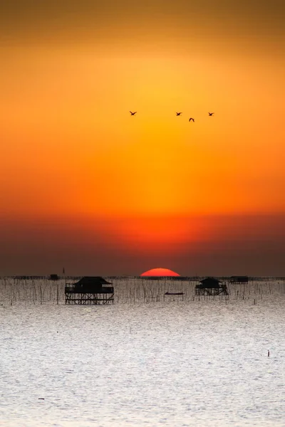 Bela Paisagem Pôr Sol Vista Sobre Mar Barco Com Colorido — Fotografia de Stock