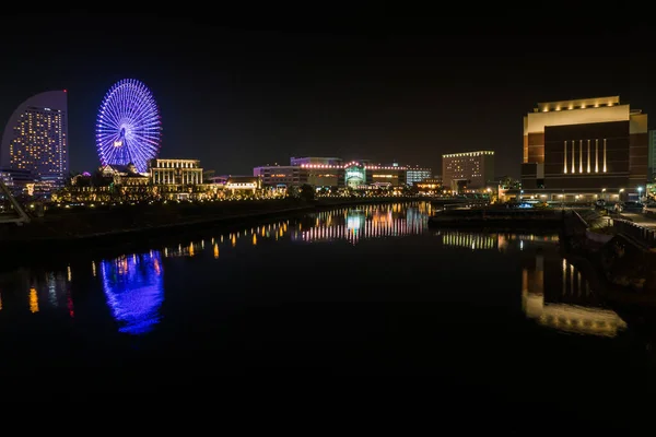 아름다운 색깔을 반사하는 요코하마 판에서 수있는 — 스톡 사진