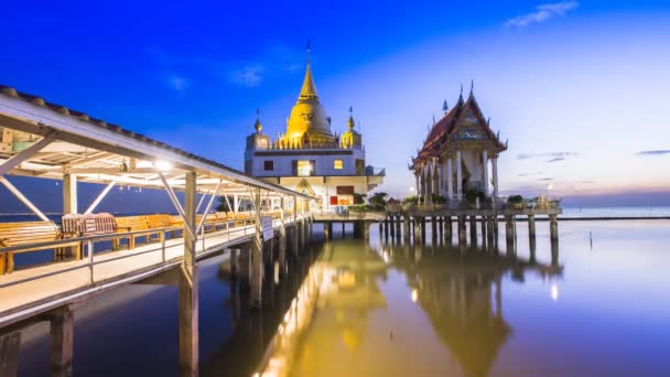 Edificio Del Templo Tailandés Situado Mar Momento Salida Del Sol — Vídeos de Stock
