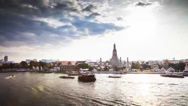 Time Laps Pagoda Wat Arun Temple Reflecting Sun Water Located — Stock Video