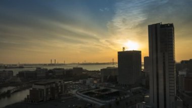 Yokohama Japonya 'da sabah saatlerinde şehir manzarasının zaman turları