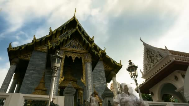 Edificio Del Templo Contra Cielo Nublado Bangkok — Vídeo de stock