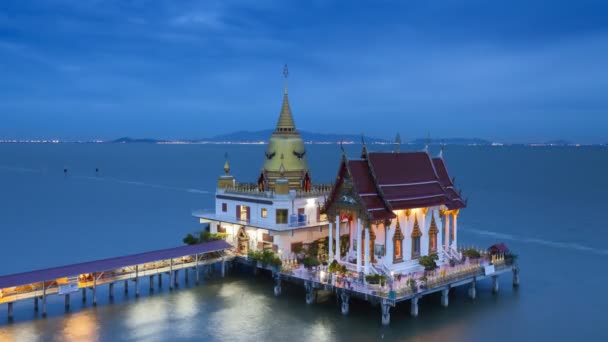 Templo Situado Mar Atardecer Momento Nublado — Vídeo de stock