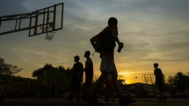 Gente Gioca Basket Tramonto — Video Stock
