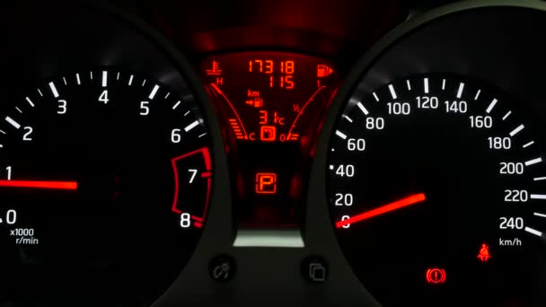 Automobiele Digitale Snelheidsmeter Waarschuwingssignaal — Stockvideo