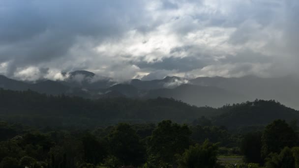 Blanco Movimiento Nublado Cielo Azul Claro Temporada Verano — Vídeo de stock