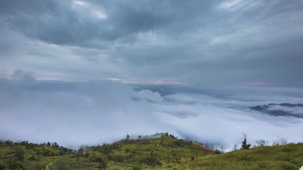 Tiempo Vueltas Nublado Niebla Paisaje Vista Por Encima Montaña Amanecer — Vídeo de stock