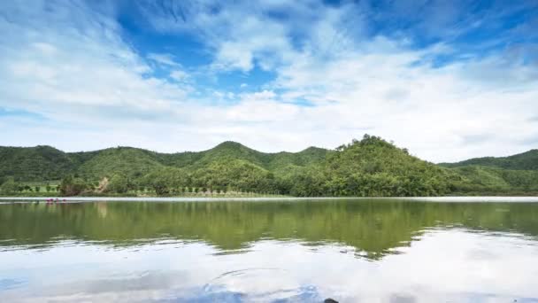 Colorido Reflejo Del Cielo Presa Montaña — Vídeos de Stock