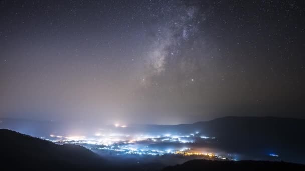 Voie Lactée Étoile Nuit Déplaçant Dessus Montagne Nord Est Thaïlande — Video