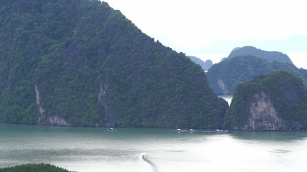 Mangrove Zee Met Berg Onder Bewolkte Hemel Locatie Ten Zuiden — Stockvideo