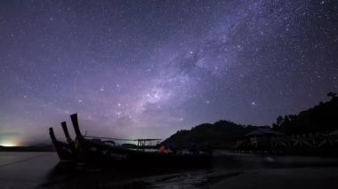 Gece vakti Samanyolu ve yıldız