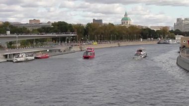 Moskova nehrinde turist gemileri