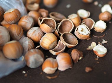 Fındık closeup kırık çekirdek bir saçılma